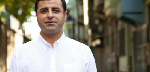 Demirtaş “Dışarıda olsaydım Meral Hanım’ın kapısını çalar ve ‘Kahvaltıya geldik’ derdim”