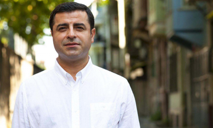 Demirtaş “Dışarıda olsaydım Meral Hanım’ın kapısını çalar ve ‘Kahvaltıya geldik’ derdim”