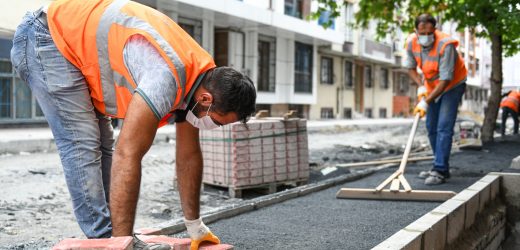 ESENYURT’TA YOLLAR YENİLENİYOR, CADDE VE SOKAKLAR GÜZELLEŞİYOR