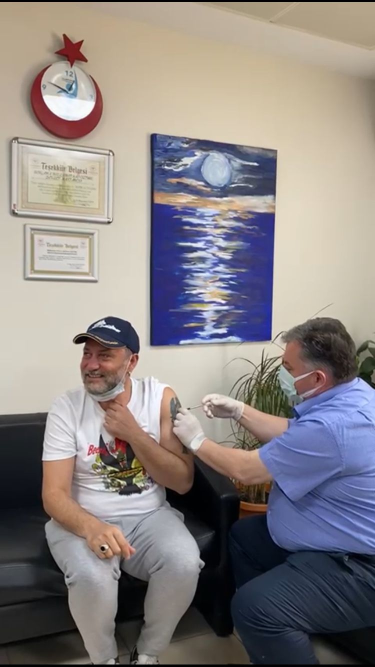 ŞENLENDİRİCİ’NİN AŞISI BAŞKAN DR. SADIK DOĞRUER’İN ELLERİNDEN