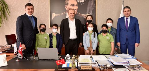 Başkan Hançerli makamını çocuklara emanet etti