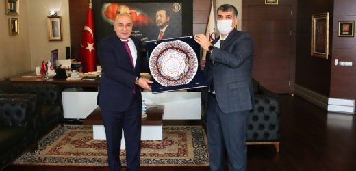 BAŞKAN ALTINOK: GÖNÜLDEN VE İSTEYEREK HİZMET VERİYORUZ