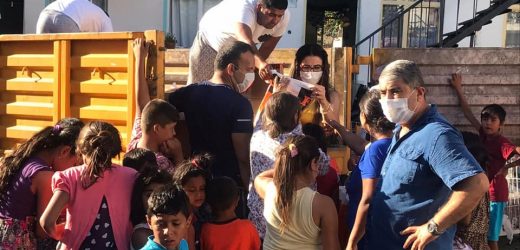 EDREMİT KENT KONSEYİNDEN ÇOCUKLARA BAYRAM HEDİYESİ