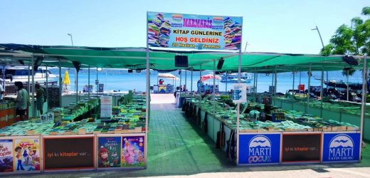 DENİZ VE KİTAP KOKUSU BİR ARADA