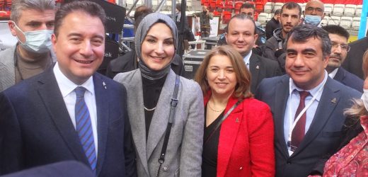 DEVA PARTİSİ BODRUM İLÇE BAŞKANI MEHMET BİLLORER K BAŞKANLIK KOLTUĞUNU ÇOCUKLARA BIRAKTI.