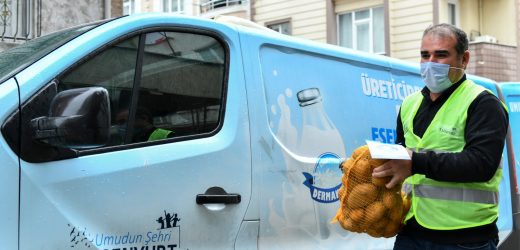 ÜRETİCİNİN ELİNDE KALAN PATATESLER ALINARAK İHTİYAÇ SAHİPLERİNE DAĞITILIYOR