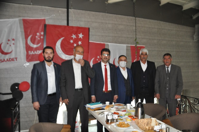 Saadet Partisi Ağrı il ve ilçe teşkilatı kahvaltıda bir araya geldi.