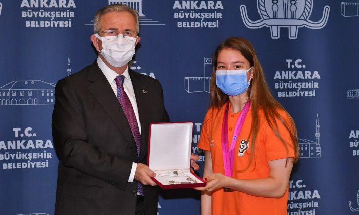 BAŞKAN YAVAŞ: “GENÇLER İNTERNET VE TELEFON BAĞIMLILIĞINDAN KURTULMALI, SPOR YAPMALI”