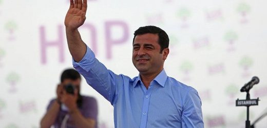 HDP eski Eş Genel Başkanı Demirtaş savcılara seslendi: Elinize tutuşturulan hediye poşetleri sizi yargılanmaktan kurtaramayacak