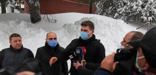 TAYFUN CANLI’DAN KAZDAĞLARI’NDA KIŞ TURİZMİ VURGUSU EDREMİT BELEDİYESİ KAR, KIŞ VATANDAŞIN YANINDA KAZDAĞLARI’NDA MAHSUR KALANLARA BELEDİYE YARDIMA KOŞTU