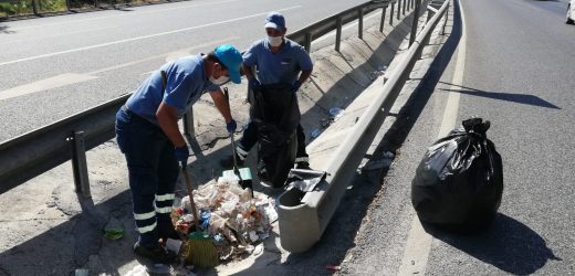 MARMARİS’TE KAVURUCU SICAKTA TEMİZLİK