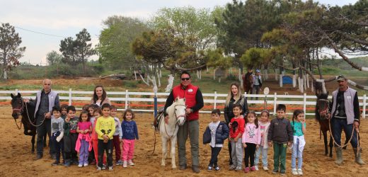 Ata binmeyen çocuk kalmasın