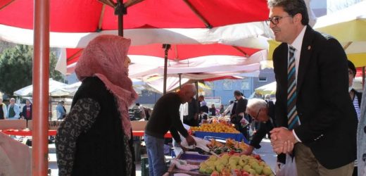 CHP’Lİ AYTEKİN PAZAR YERİNDEN İSYAN ETTİ: ESNAF DA VATANDAŞ DA UTANIYOR