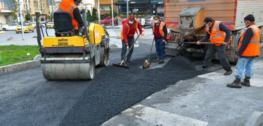 ESENYURT BELEDİYESİ BOZUK OLAN YOL VE KALDIRIMLARI YENİLEMEYE DEVAM EDİYOR