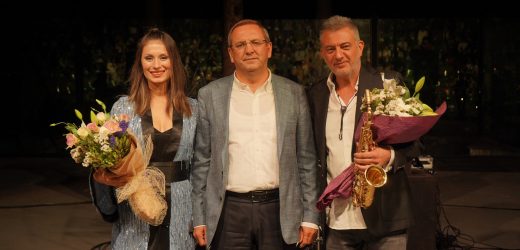 ÇAMLARIN ALTINDA, KÖRFEZ MANZARALI, CAZ AKŞAMLARI…