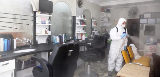 KÜÇÜKÇEKMECE’DE BERBER VE KUAFÖRLER DEZENFEKTE EDİLDİ