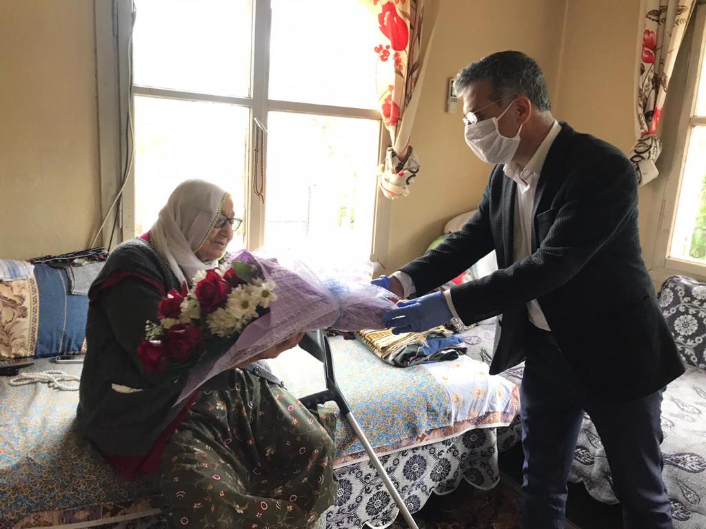 Kozan AK Parti, şehit annesini yalnız bırakmadı