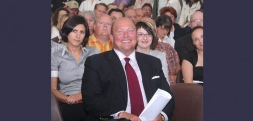 Mustafa Koç’u mezarı başında ailesi ve sevenleri tarafından düzenlenen törenle anıldı