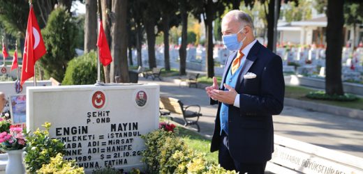 BAŞKAN AYDINER’DEN ŞEHİTLİK ZİYARETİ