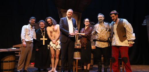 ‘Büyük İskender’in Atı’ Adlı Tiyatro Oyunu Kartallı Seyircisi İle Buluştu